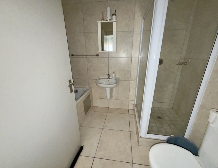 1 Bedroom Property for Sale in Royal Ascot Western Cape